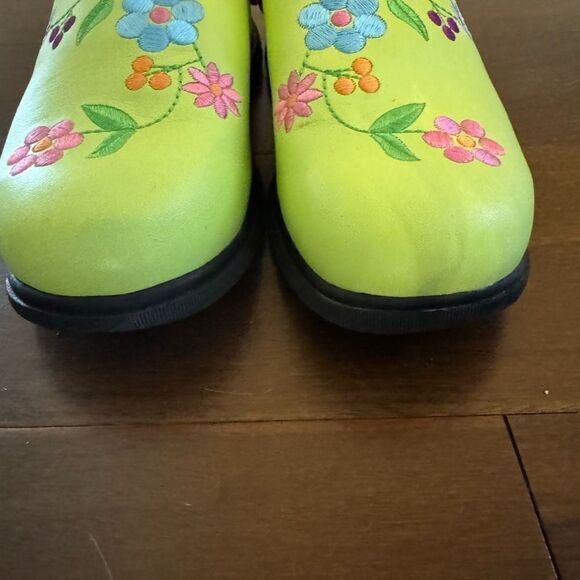 Girl's Hanna Andersson lime green floral Clogs Size 36 - Picture 6 of 7